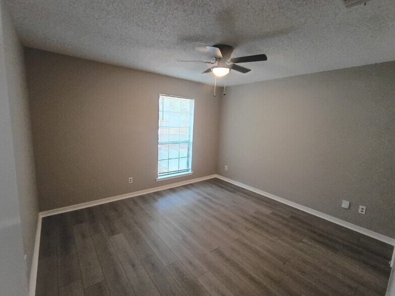 Building Photo - 2301 Cedar