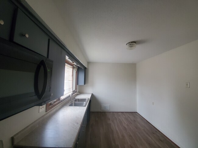 Large Kitchen - 1180 Lane Pl