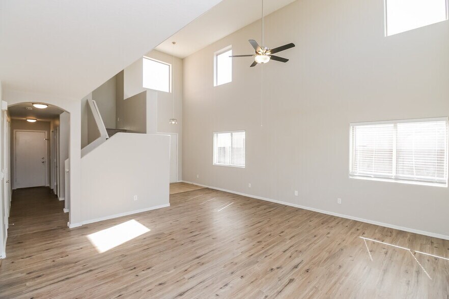 Building Photo - 41386 N Cambria Dr