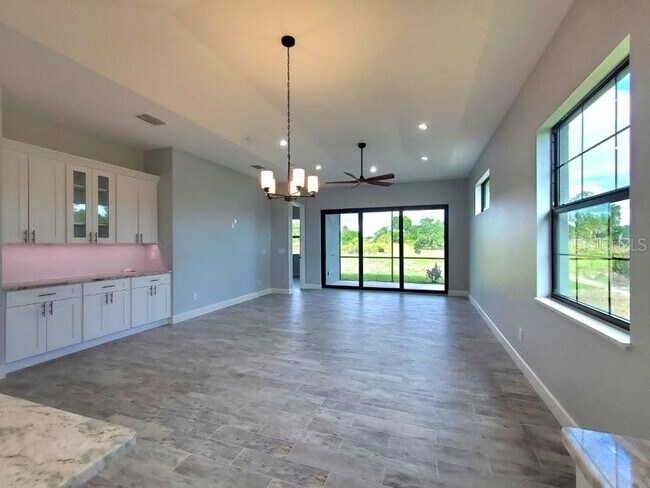 Building Photo - 1038 San Cristobal Ave