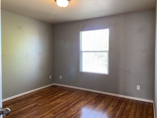 Building Photo - Beautiful 2-Story home near Ft Collins Country Club with easy access to I-25.