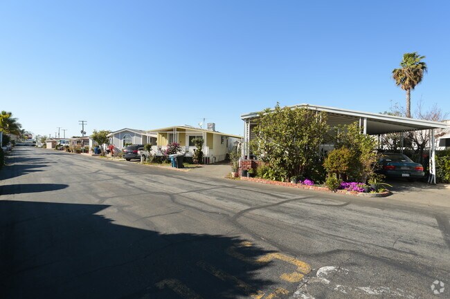 Building Photo - Rancho del Sol