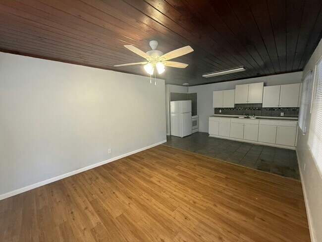 Building Photo - 8801 E Moonrise Ln