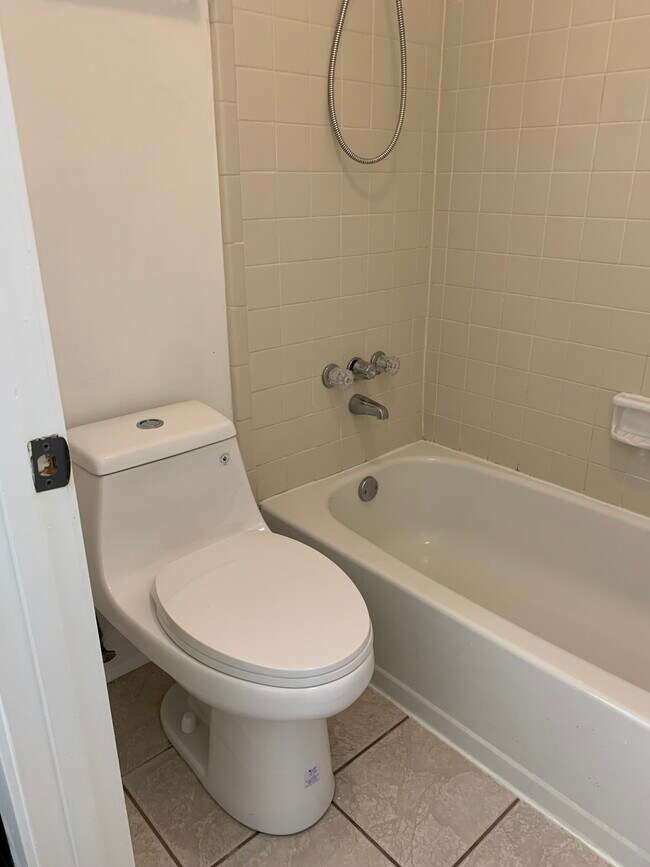 Building Photo - 524 Warm Springs Cir