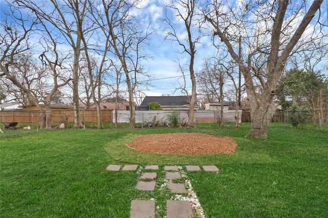 Building Photo - 3923 Heatherbloom Dr