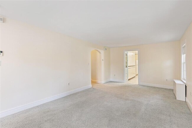 Building Photo - 6 Chase Ln