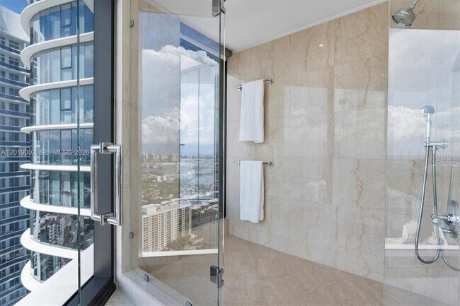 Building Photo - 15701 Collins Ave