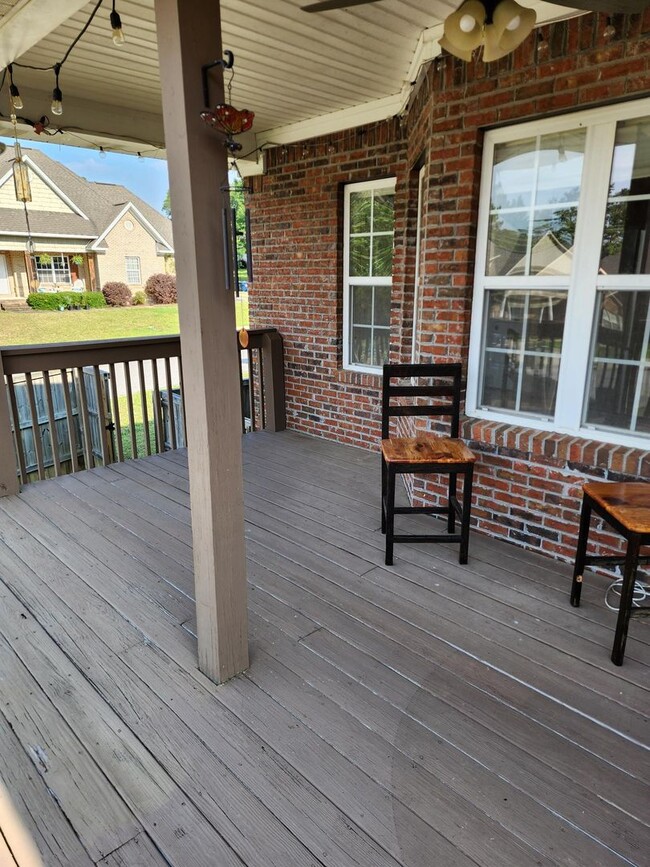 Building Photo - One Level Home Close to I-85 in Auburn