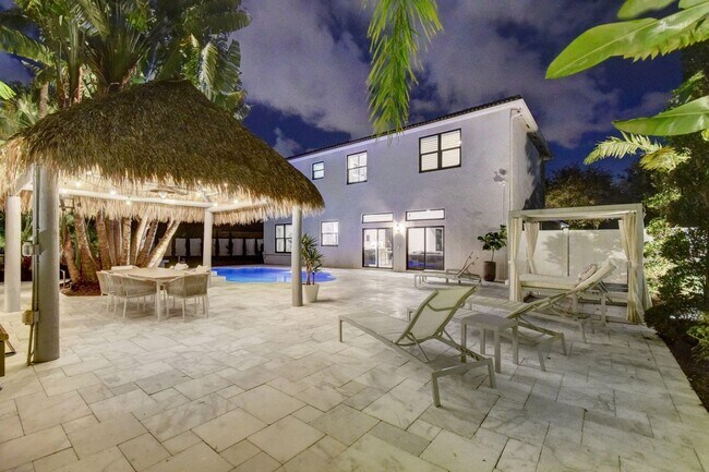 Building Photo - 6298 Sand Hills Cir