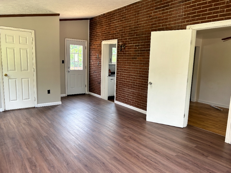 Building Photo - 1180 Duncan Ave