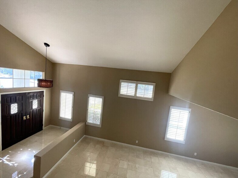 Building Photo - 9755 Lipari