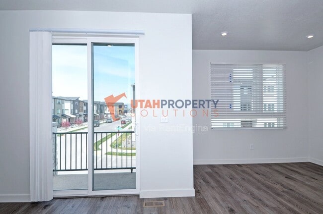 Building Photo - 1058 W 360 S