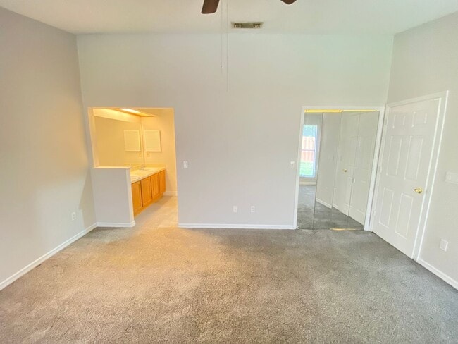 Building Photo - 208 Egret Ct