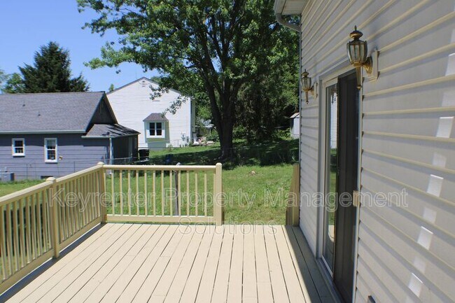 Building Photo - 509 5th St