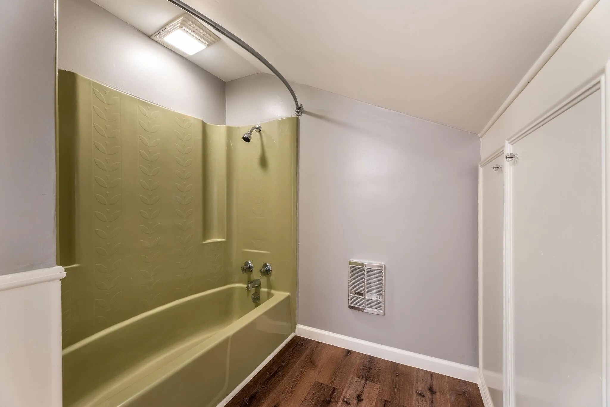 Building Photo - 6200 N Interstate 45 Service Rd