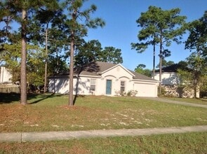Building Photo - Move in condition 3 Bedroom 2 Bath 2 Car Garage Call Carole Arcaro 386-216-4900 Deltona Lakes Realty