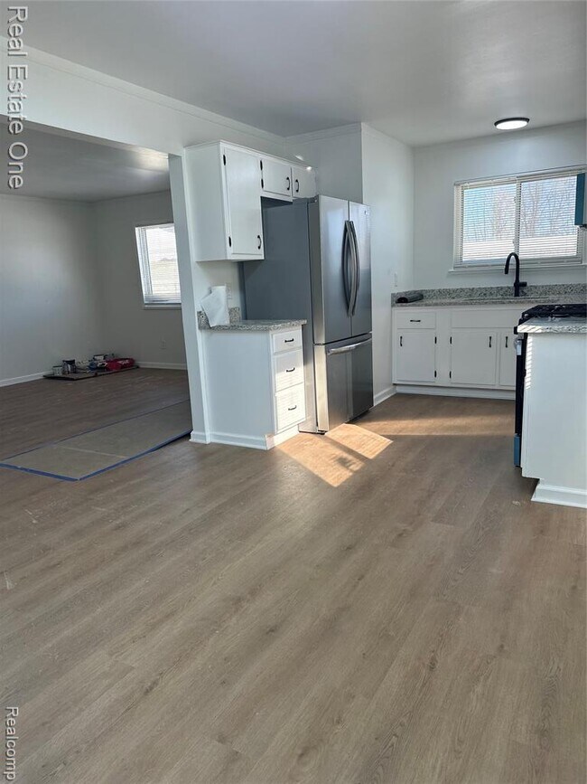 Building Photo - 1982 S Ortonville Rd