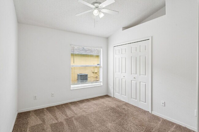Building Photo - 2645 Oneida Loop