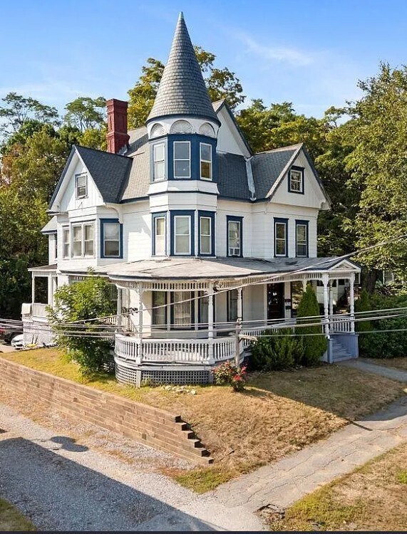 Building Photo - 30 Messer St