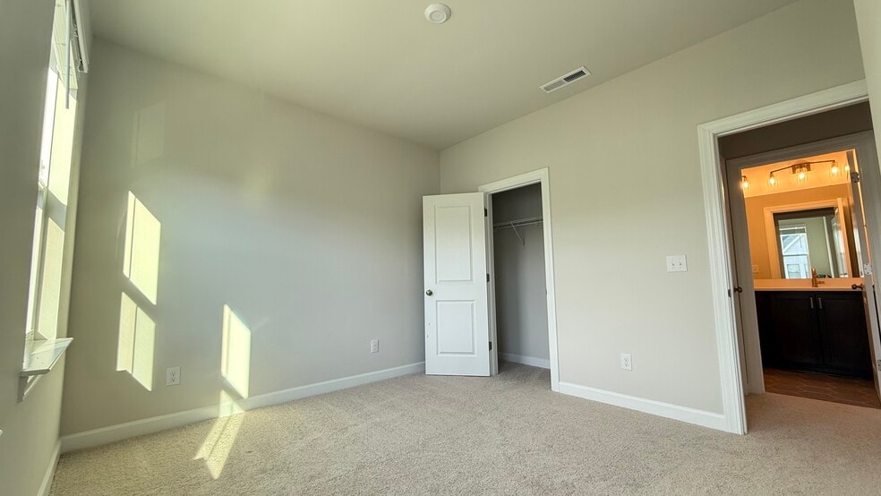 Building Photo - 4720 Cypress Tree Ln