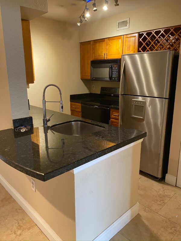 Building Photo - 2820 N Oakland Forest Dr