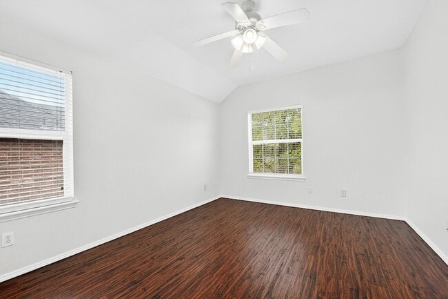 Building Photo - 1006 Hidden Creek Dr