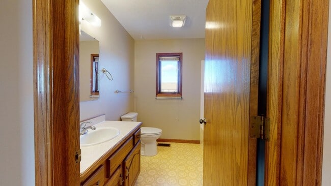 Building Photo - 2 Bedroom, 2 Bathroom House. Doubled Attac...