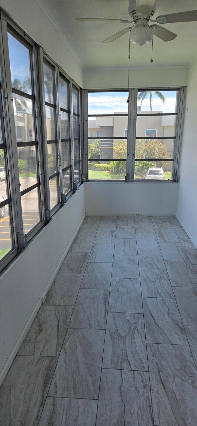 Building Photo - 134 Burgundy B