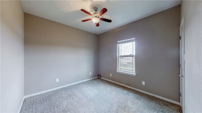 Building Photo - 2700 Horse Haven Ln