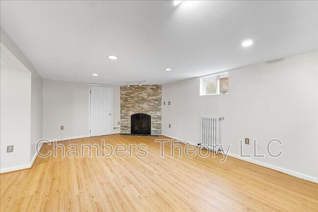 Building Photo - 1105 20th St