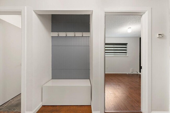 Building Photo - 1003 Minda Dr
