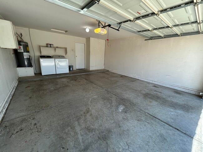 Building Photo - 12232 W Windrose Dr