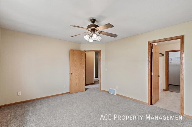 Building Photo - 251 Grandeur Ln