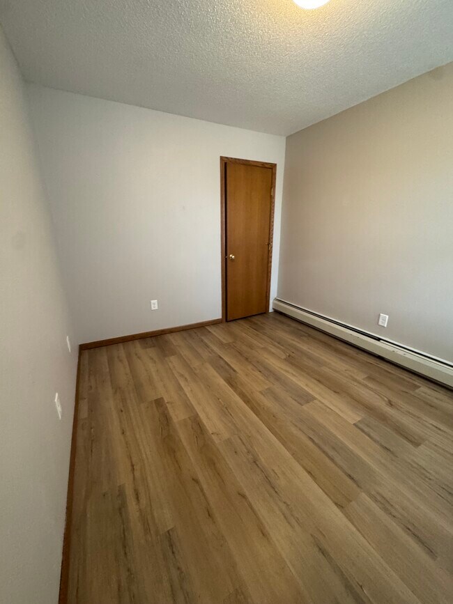 Building Photo - 314 W 4th St