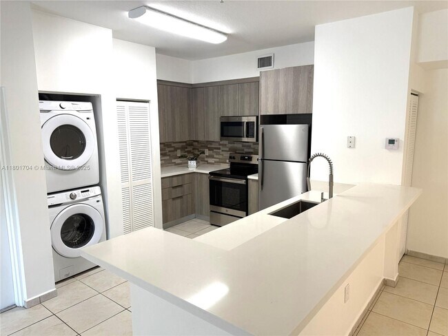Primary Photo - 7340 NW 114th Ave