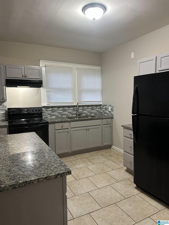 Building Photo - 1731 Exeter Ave