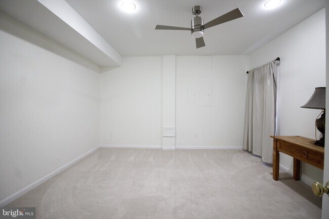 Building Photo - 5569 Jamisons Farm Dr
