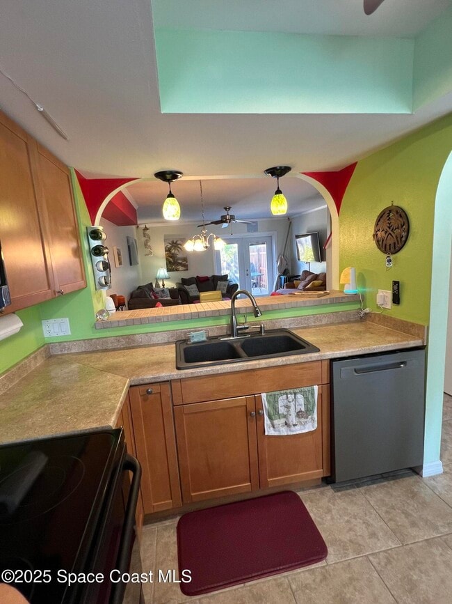 Building Photo - 299 Chandler St