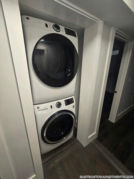 Building Photo - 118 Marginal St