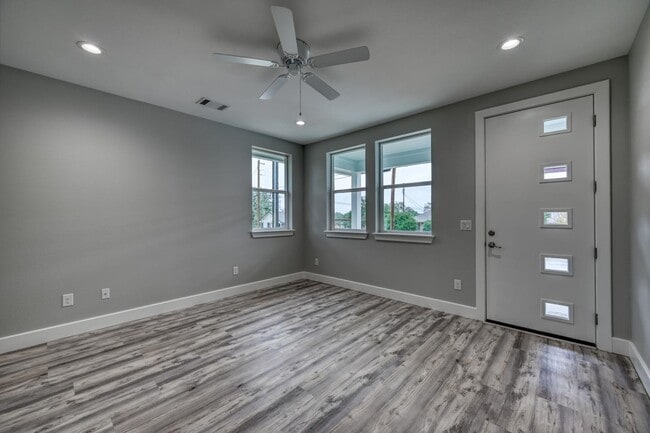 Building Photo - 1915 Willow