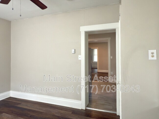 Building Photo - 122 Houston Ave
