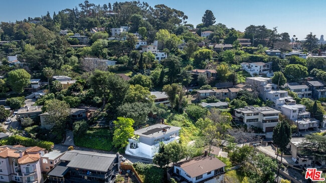 Building Photo - 1860 Lucile Ave