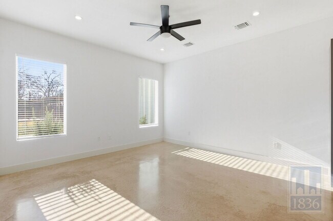 Building Photo - 4701 Sara Dr