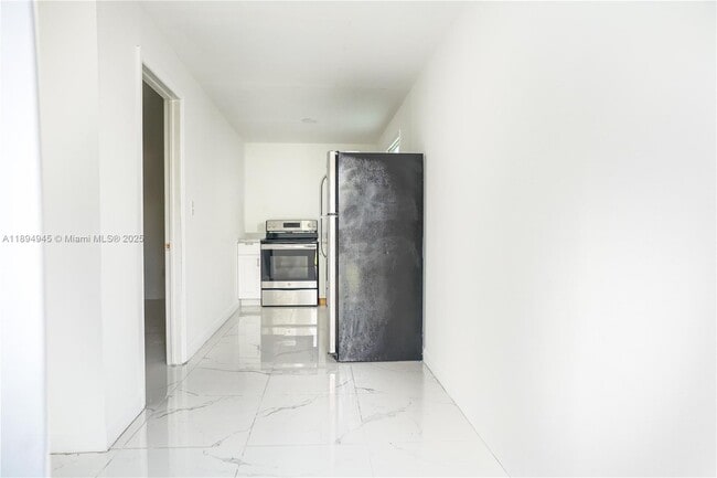 Building Photo - 840 NW 170th Terrace