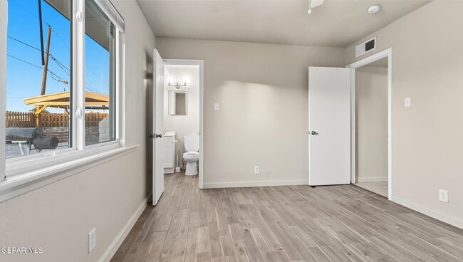 Building Photo - 513 Gilmore Way