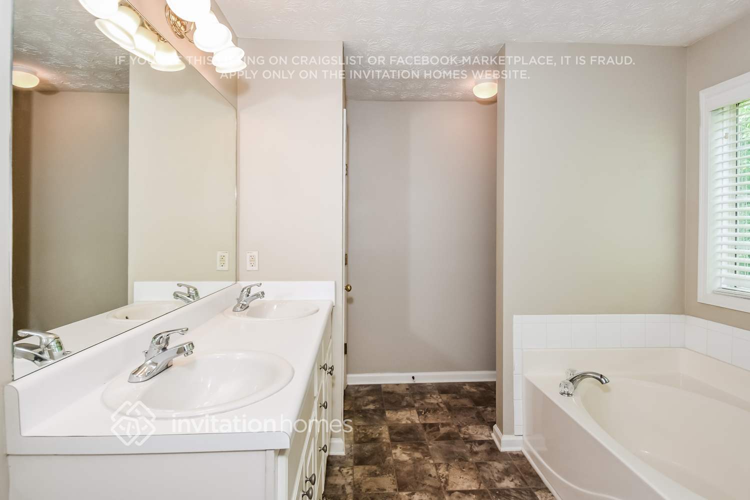 Building Photo - 2802 Wynhaven Oaks Way
