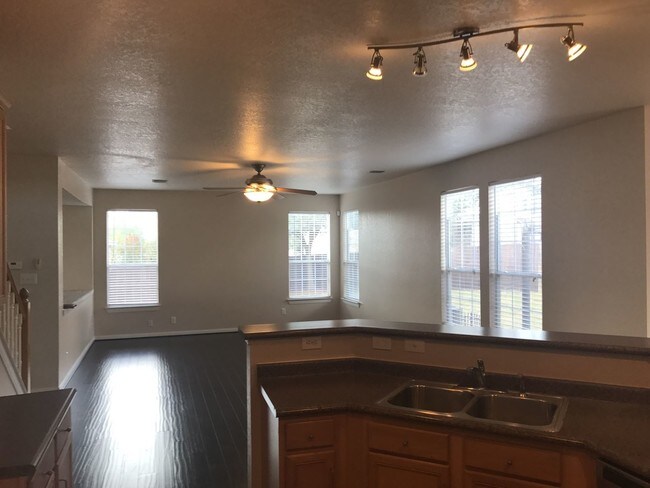 Building Photo - 211 Verde Oak