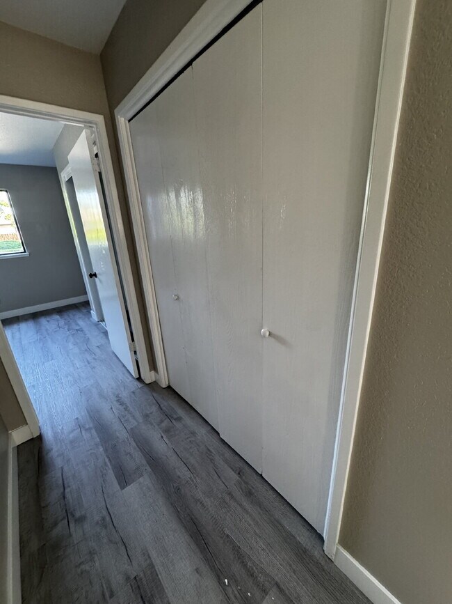 Building Photo - Newly Renovated 2-Bed, 2-Bath Condo at 3559 Guadalupe