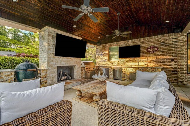 Building Photo - 5323 Lake Hill Farm Way