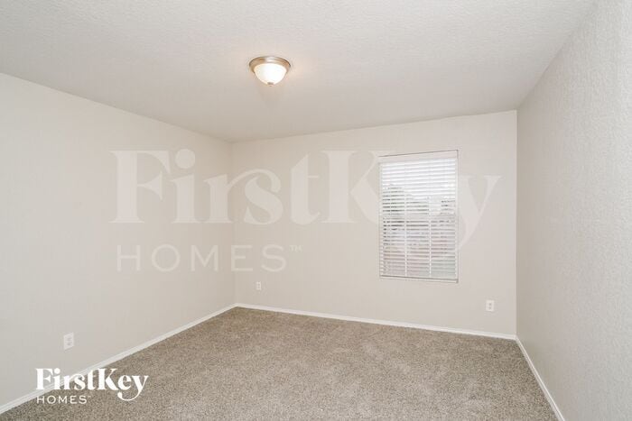 Building Photo - 112 Rustic Acres